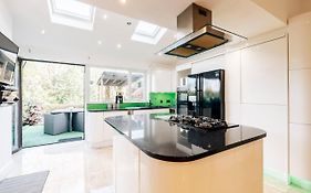 Luxury Unique Townhouse With Hottub & Pizza Oven